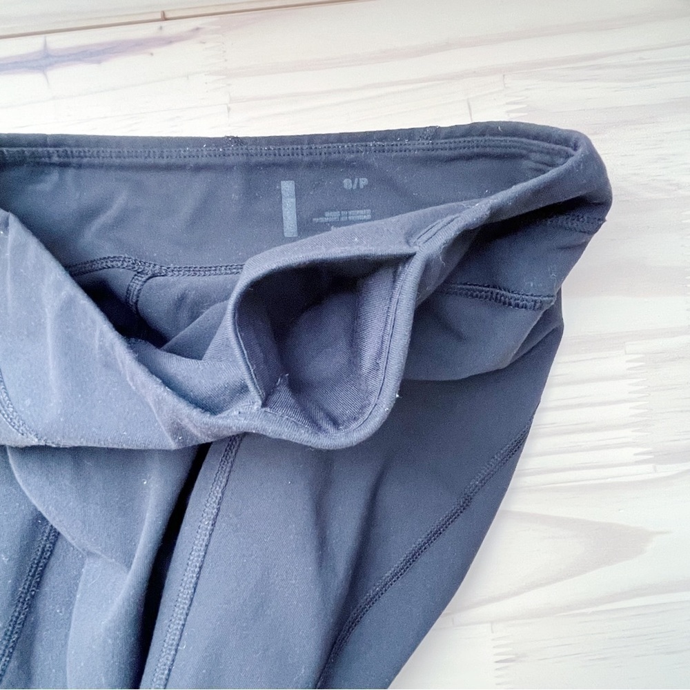 Lucy Mid-Rise‎ Capri Tight Leggings in Black, Cropped Yoga Pants, Size Small - Picture 5 of 9